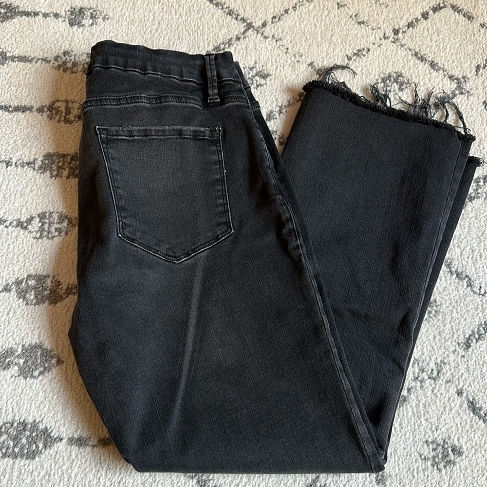 Black Frame le Crop Mini Boot jeans - size 32, frayed hem